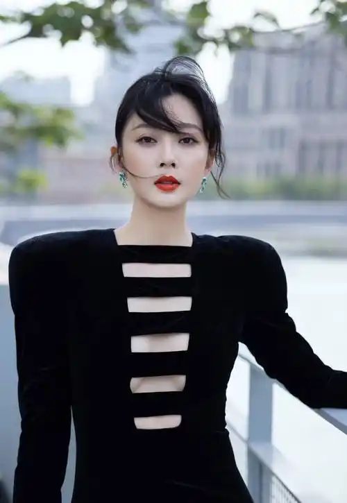 第一次录真人秀,就放得这么"开",她还是那个女演员殷桃吗?