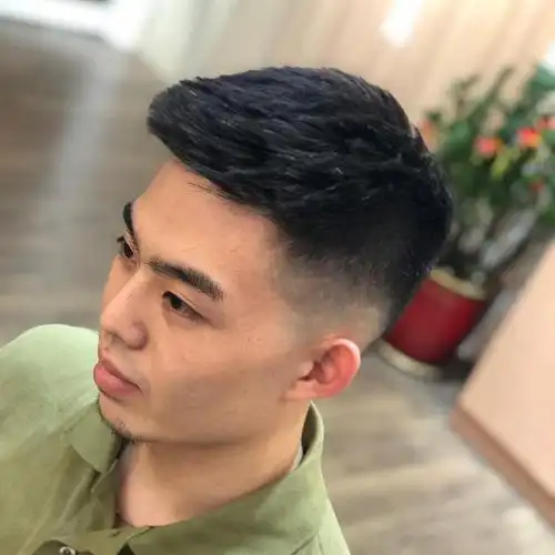 30岁男生的精致发型,清爽干净不会闷热,夏季满满的帅气时尚感