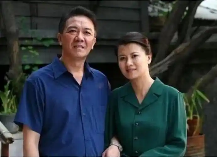 初恋是陈道明,嫁给李幼斌做二婚妻子,一生辗转五个男人个个不凡