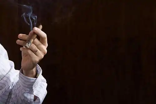 手,一个人,商务人士,商务男性,横图,室内,特写,白天,正面,衬衫,香烟