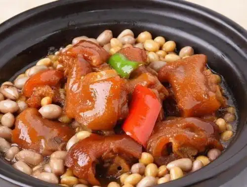 花生炖猪蹄学会这样做,一锅都吃不够,美味不油腻