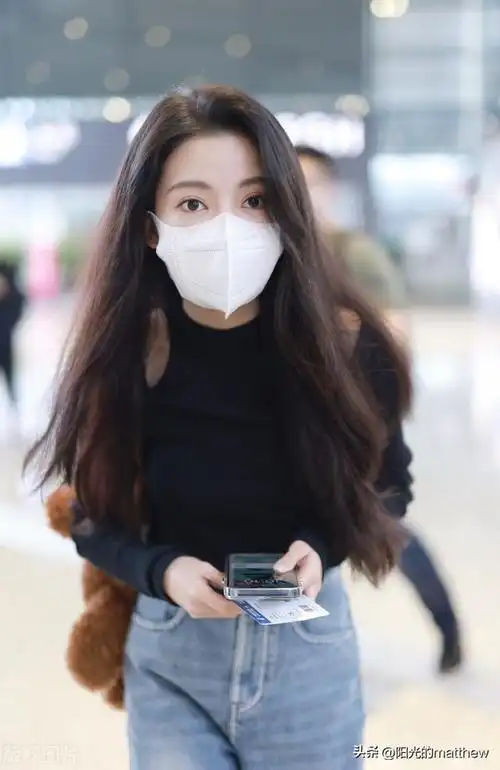 孙珍妮街拍:白皙脸庞温柔亮丽|闵行区|虹桥机场_网易订阅