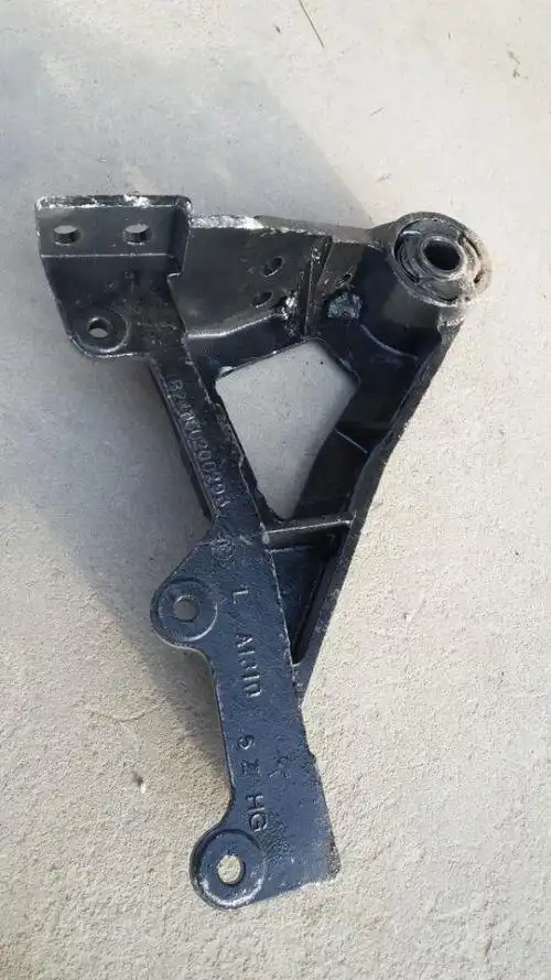 支架左  3911067390 qq315010573北京义诚德昌汽车配件有限公司是一家