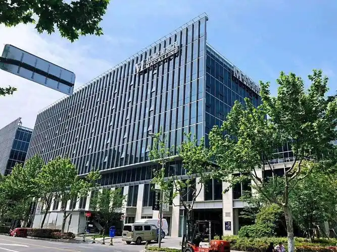 查看全部图片(16张)虹桥富力中心(办公)查看楼盘 >在租房源贴10个在