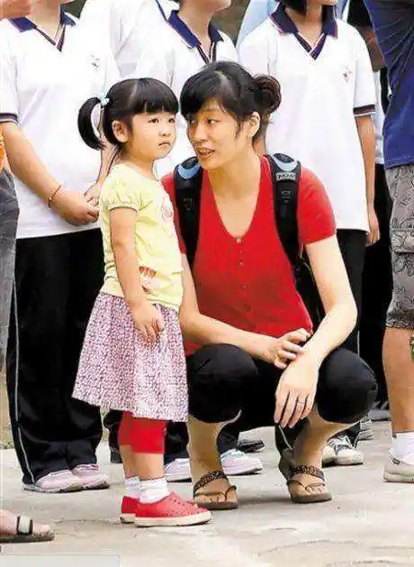 39岁叶莉吐槽10岁女儿数学不好是姚明的错但球迷大赞好父亲