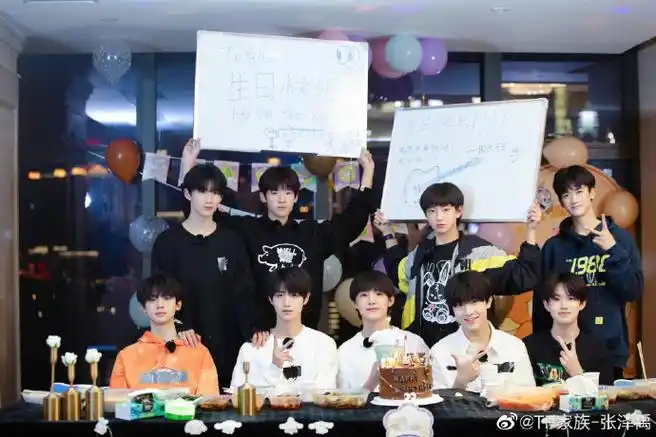 tf家族三代成员为张泽禹庆生#祝张泽禹生日快乐,永远做快乐的少年