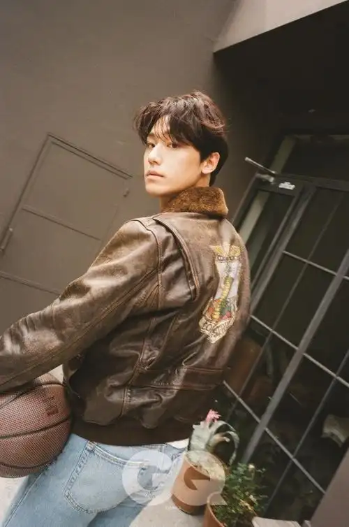 李到晛最新杂志写真曝光 复古搭配秀高级男友感