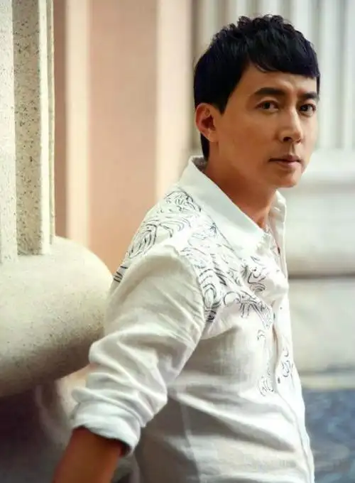 中国内地戏剧演员于洋,出生于河南开封,毕业于上海戏剧学院.