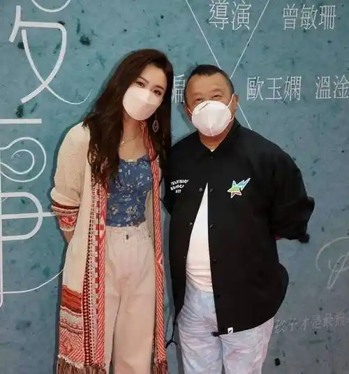 曾志伟与儿媳王敏奕同框辟谣婚变现在没离但不排除离婚可能