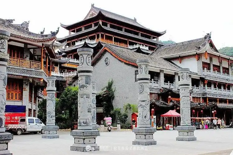 三国是属临海郡,隋开皇九年(589年)废永嘉,临海二郡,置处州设立括苍县