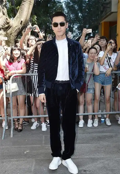 年过30的男士,多看看胡歌的穿搭,这些风格高级有男人味