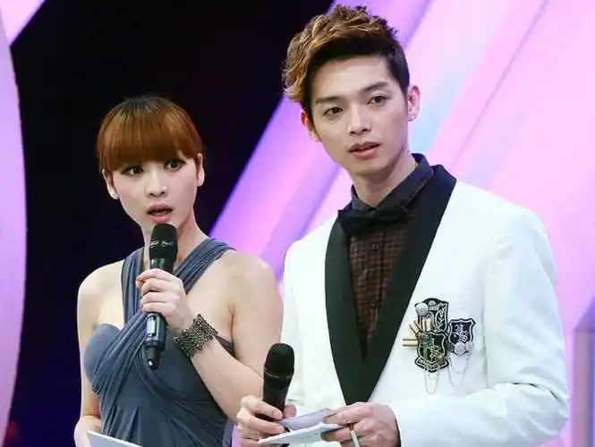 40岁辰亦儒晒庆生照,飞轮海"三缺一",新婚娇妻曾之乔未到场_工作_吴尊