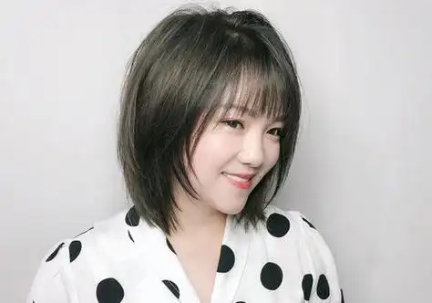 2020年适合胖圆脸女生梳的刘海短发设计_发型师姐