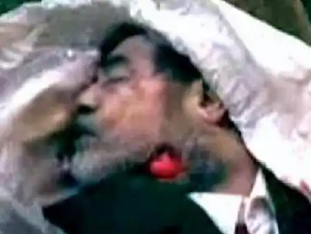 萨达姆遗体新录像曝光颈部有裂开伤口视频