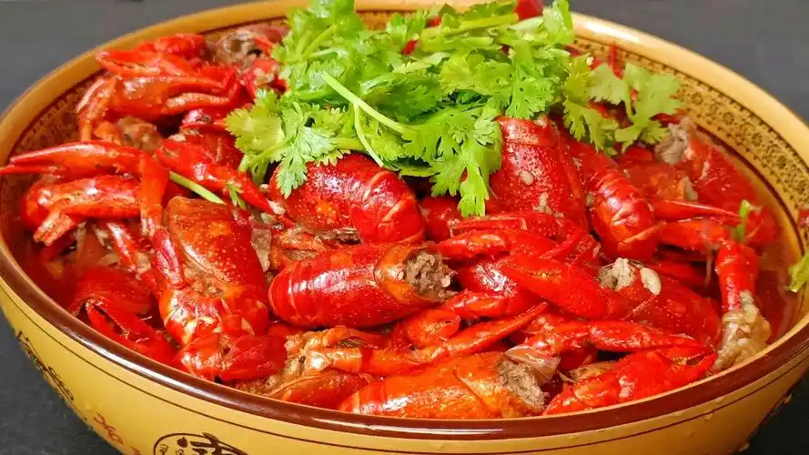 饭店大厨教你油焖小龙虾懒人做法暑假来临人间美味回味无穷