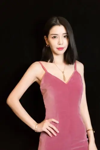 李毓芬穿onepiece长裙美翻了首次短发亮相时尚感开挂