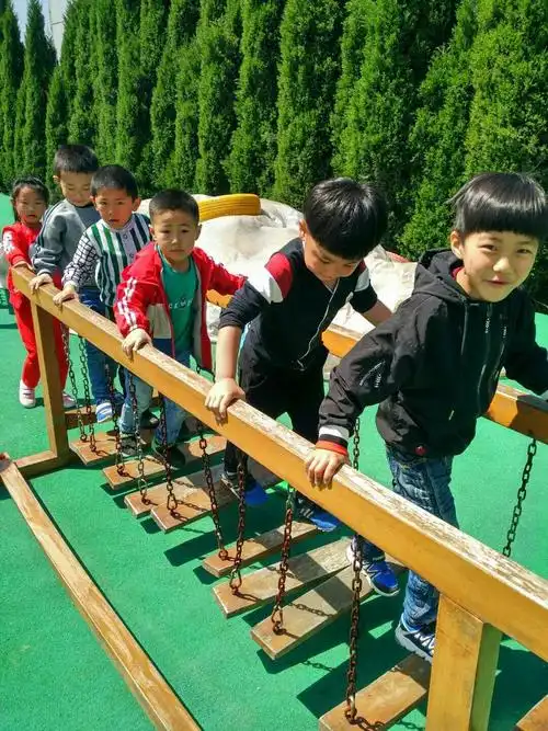 多姿多彩的户外活动----胶西镇杜村中心幼儿园大班