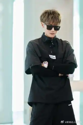 黄子韬痞帅式穿搭真的绝