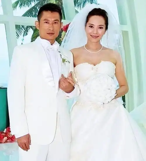 被普通人娶到的5位女明星,相比于豪门,她们的婚姻才更加幸福!