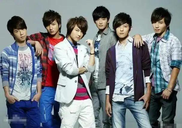 成员包括庄濠全(敖犬),邱胜翊(王子),杨奇煜(小煜),廖俊杰(小杰)