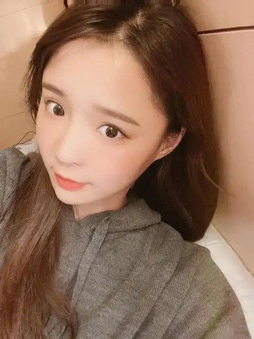 感谢庆祝e级女星元元ig破90万大方解锁福利照