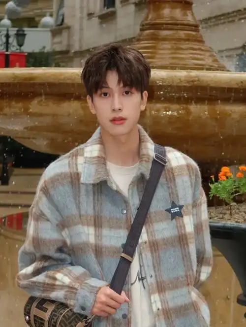 脸大的男生很适合的男生纹理烫发型