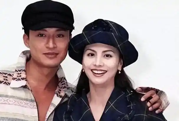 1994年,田丽与马景涛相恋,这段恋情在当时风起云涌.