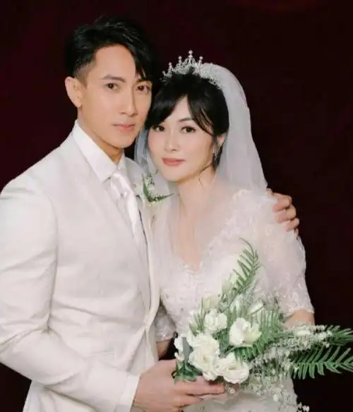 的"白马王子",可不知道从什么时候开始,外界开始流传起吴尊隐婚的消息