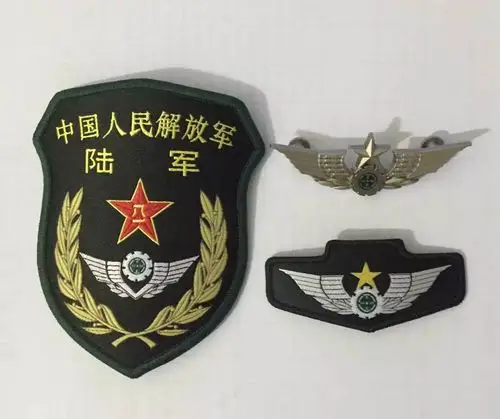 1,上图都是臂章和配饰,是大家都有的,也就是说从将军到士兵都要佩戴