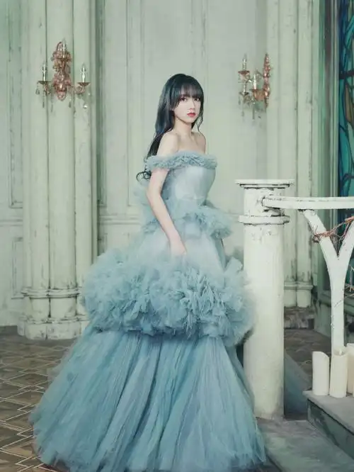 名门泽佳程潇新造型氛围感绝佳一袭晴穹蓝色婚纱效果优雅性感