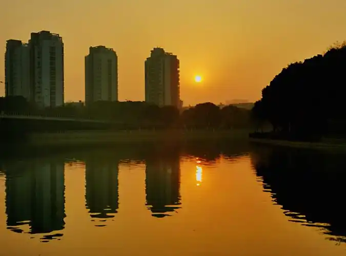 日出东方金光破晓