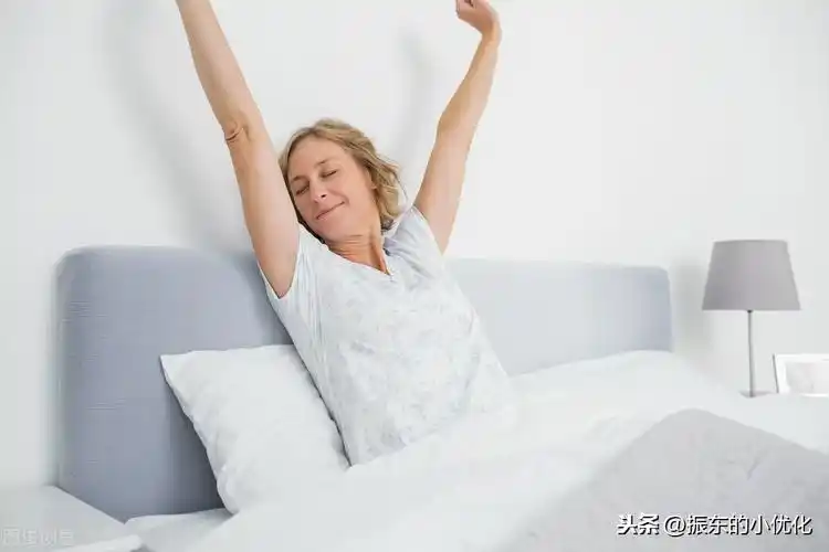 有统计表明,很多中老年人中风都是在清晨起床的一刹那发病.