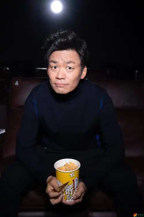 曝功夫巨星老婆婚内出轨,对外称情人比老公厉害,吴京王宝强躺枪