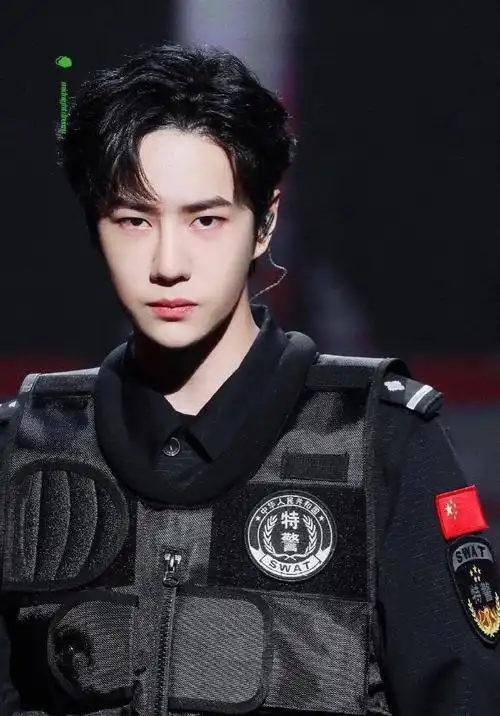 王一博电影维和防暴队杀青期待硬汉归来