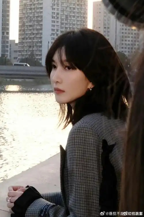 江疏影格雷系五连拍##江疏影短发侧颜随拍