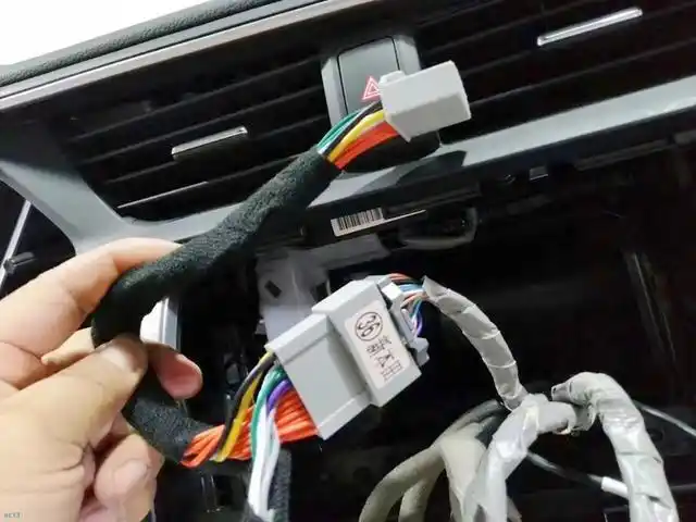 本田思域音响改装8音度套装喇叭及超薄低音