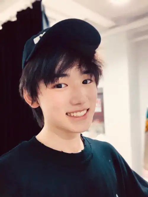 宋亚轩鸭舌帽合集