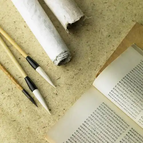 竖图,俯视,室内,特写,白天,桌面,桌子,静物,书籍,一本,阴影,反射,笔