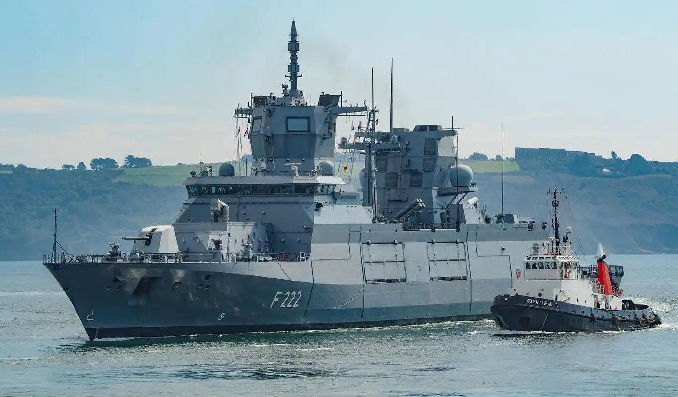 海事系统公司之手,其并未参考诸如f-123型"勃兰登堡"级等战舰的技术