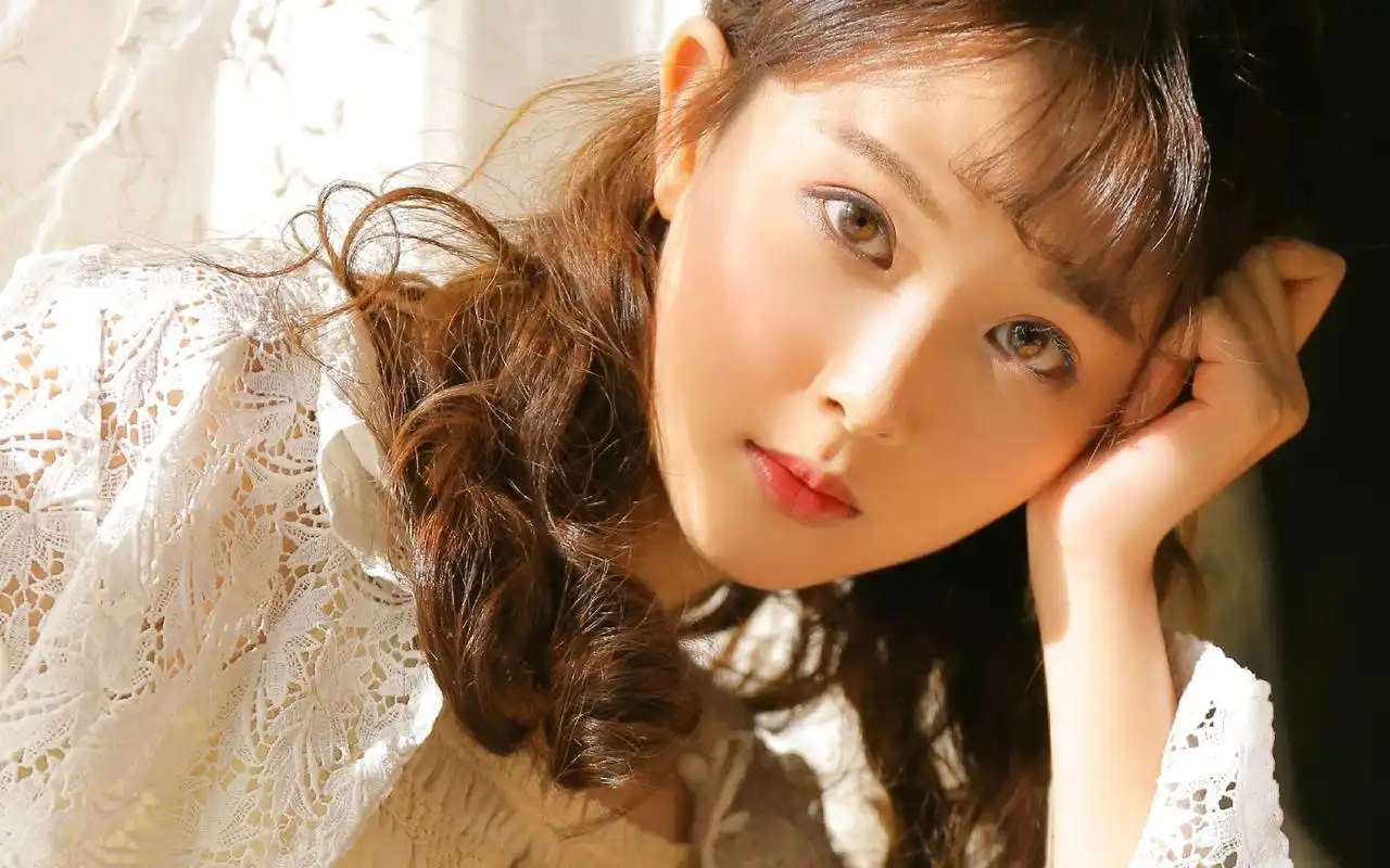 养眼美女粉嫩治愈系写真唯美图片壁纸