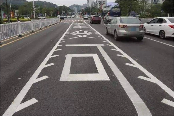 锯齿状白色实线是什么意思?