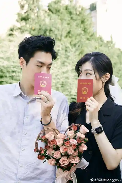 中国25岁奥运代表领证结婚,郎才女貌甜蜜般配_邵雅琦_击剑_佩剑