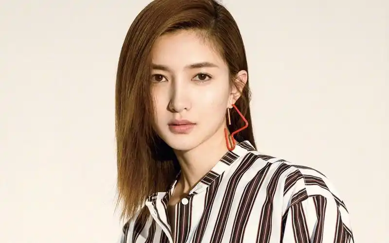 江疏影时尚气质大片桌面壁纸