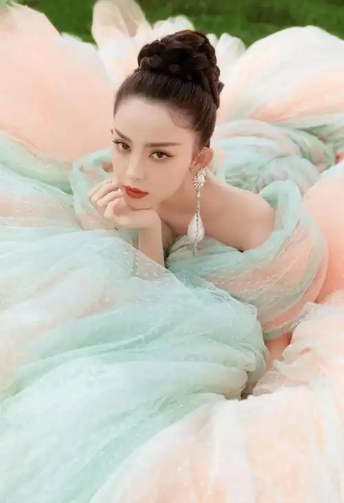 古力娜扎^改名^1682756406763|模特_网易订阅