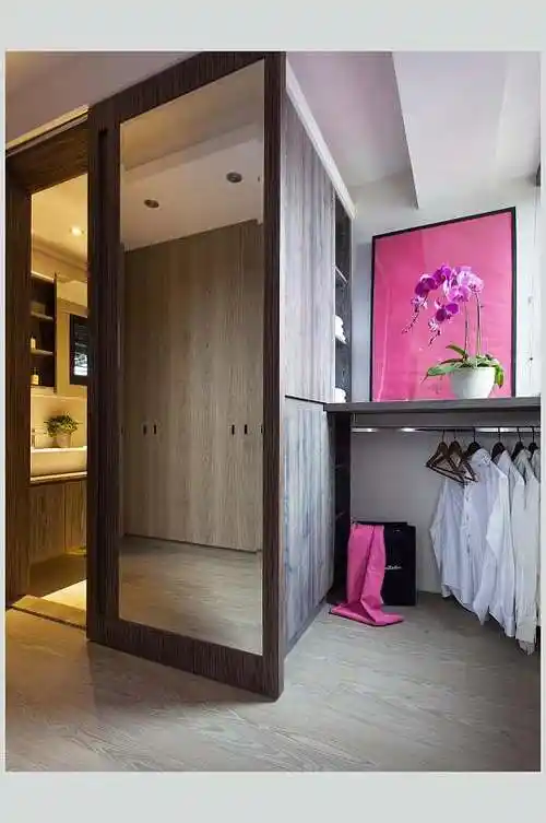 主卧全身镜衣服架台式二居室图片