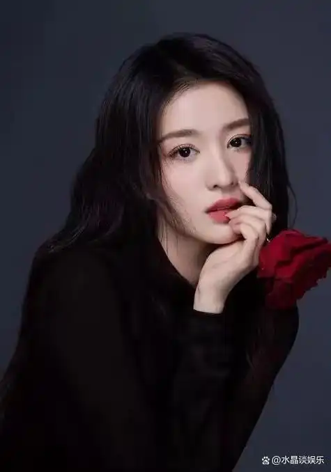 王楚然是顶级大美女?看她和刘亦菲同年龄的照就一目了然了