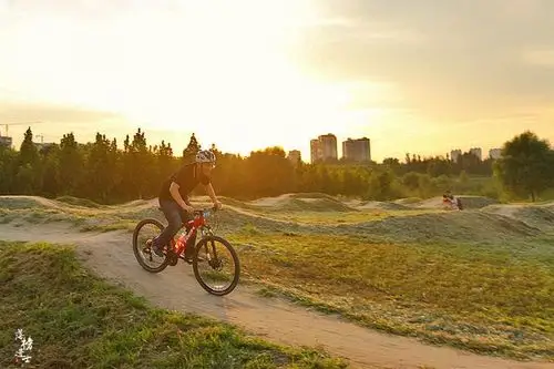 京南固安有一座自行车主题公园因永定河得名深受北京人喜爱
