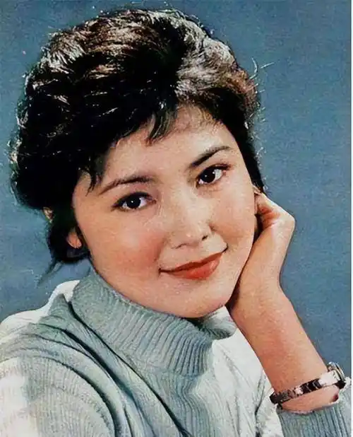 姜黎黎:从护士到明星,与圈内丈夫恩爱46年,不逼婚女儿晚年潇洒_因为