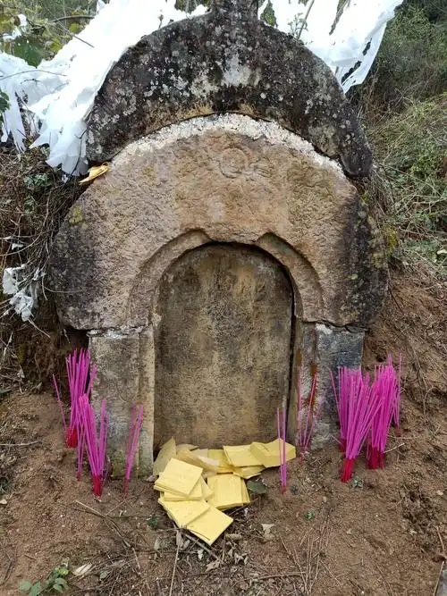 高氏宗族夹马石支系祖坟山