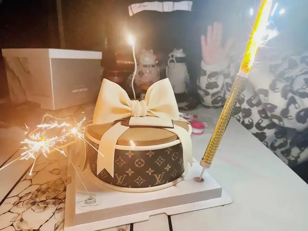 生日快乐9898[玫瑰][玫瑰